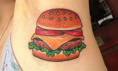 Tatuajes de hamburguesas: para los amantes de la carne